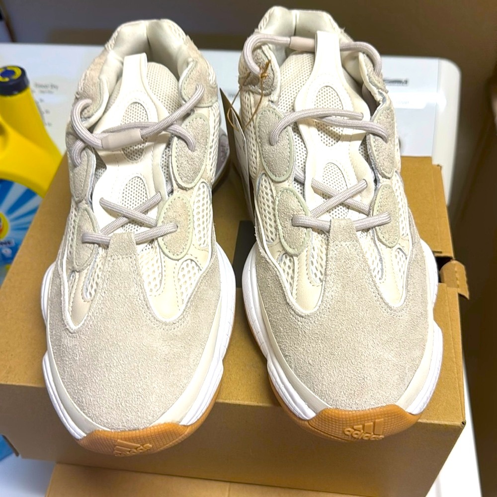 NIB Yeezy 500 Adidas